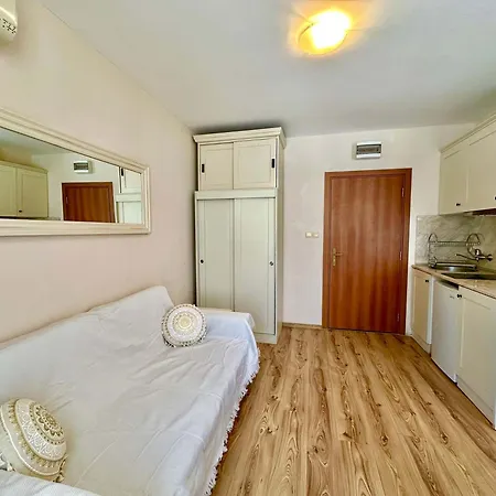 Cozy At Dawn Park Apartman Napospart