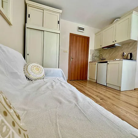 Cozy At Dawn Park Apartman