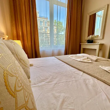 Cozy At Dawn Park Apartman *